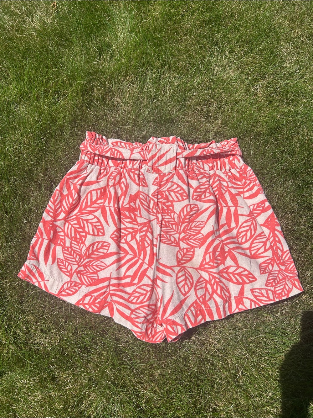 Fun Summer Leaf Pattern Shorts, Cali 1850, Size Small - Picture 4 of 4